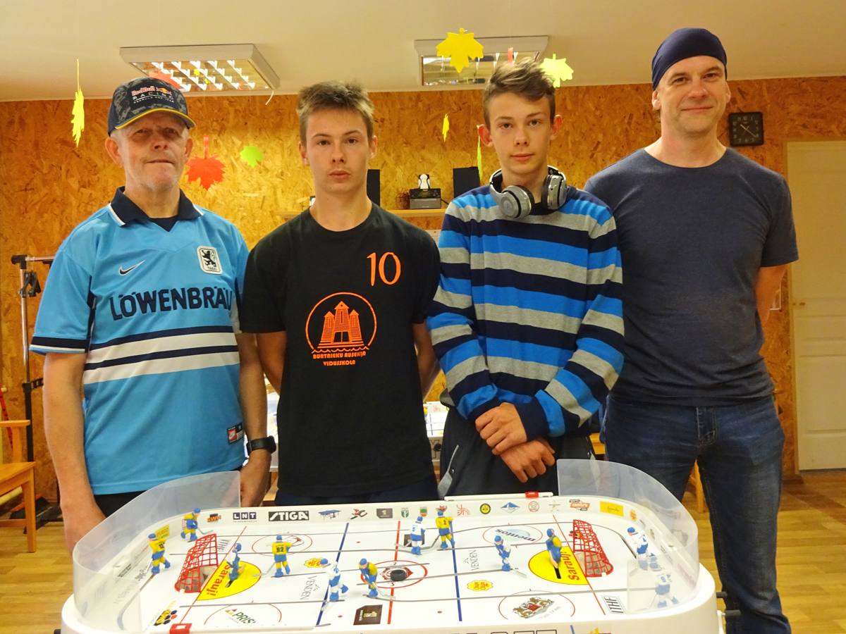 Galda hokeja spraigo cīņu vakari