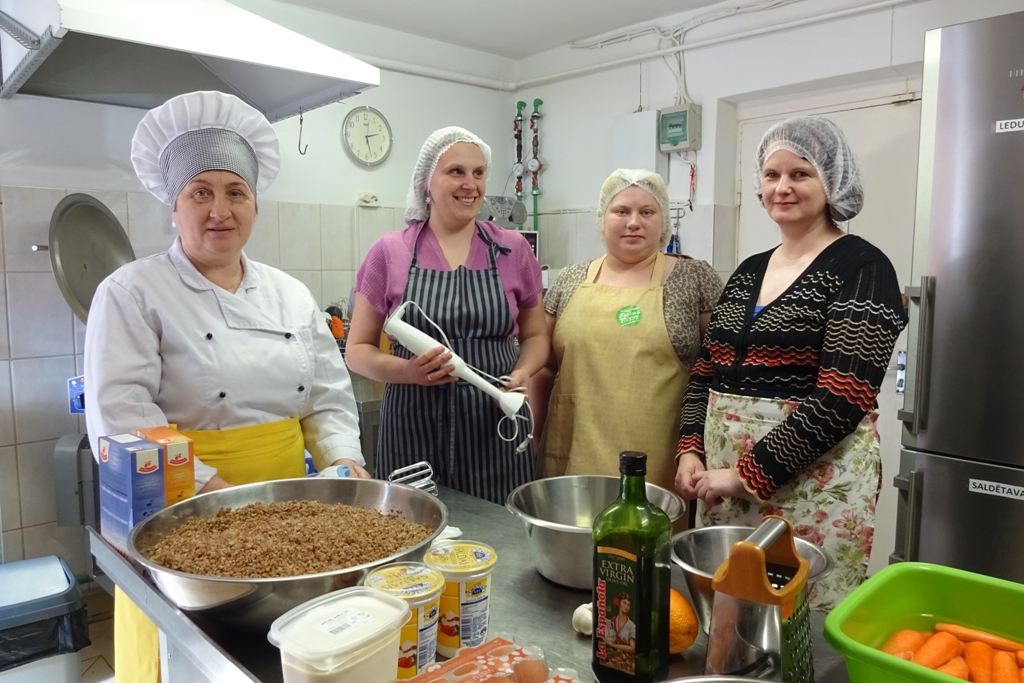 Gardas pusdienas — no pārtikas pakas