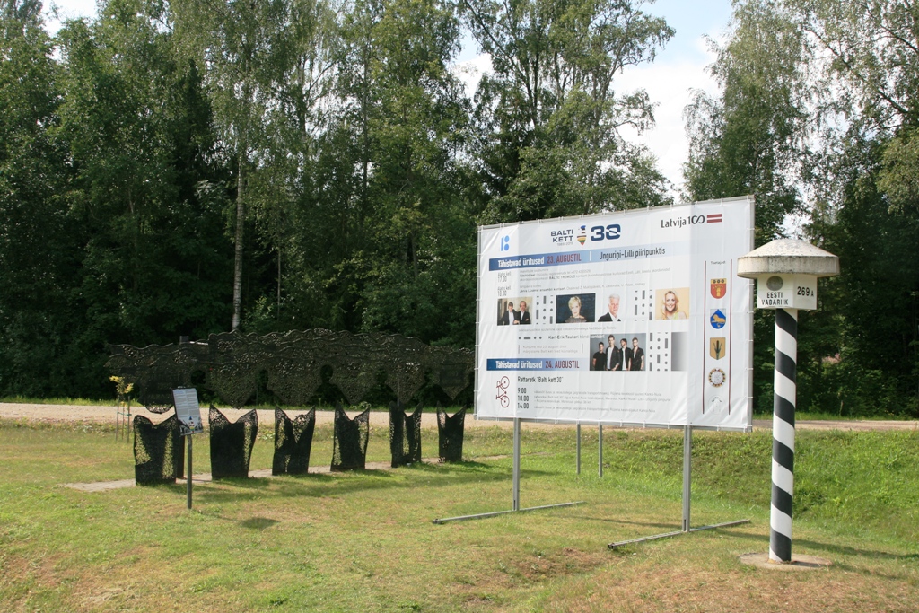 Gatavi brīvībai, sadevās rokās