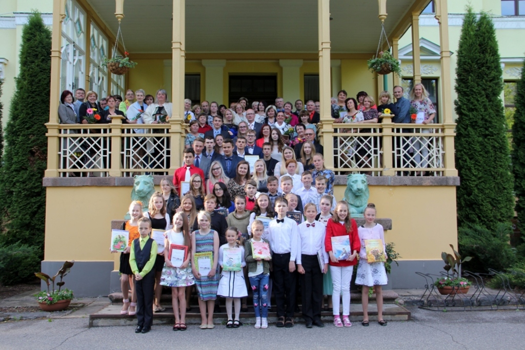 Godinām izcilniekus