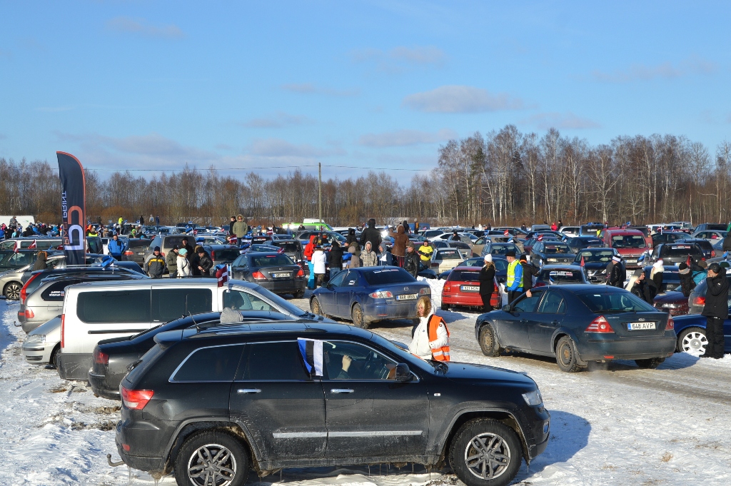 Igauņi valsts svētkos — Mazsalacā brāļu kapos un protesta akcijā
