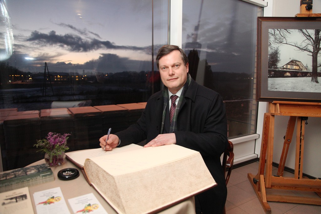 Igaunijas vēstnieks viesojas Valmierā