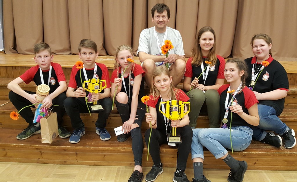 Izcīna ceļazīmi uz Eiropas atklāto čempionātu robotikā