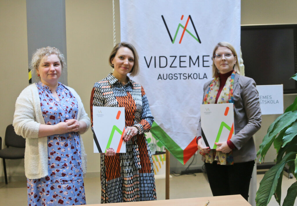 Izglītoties par demokrātiju