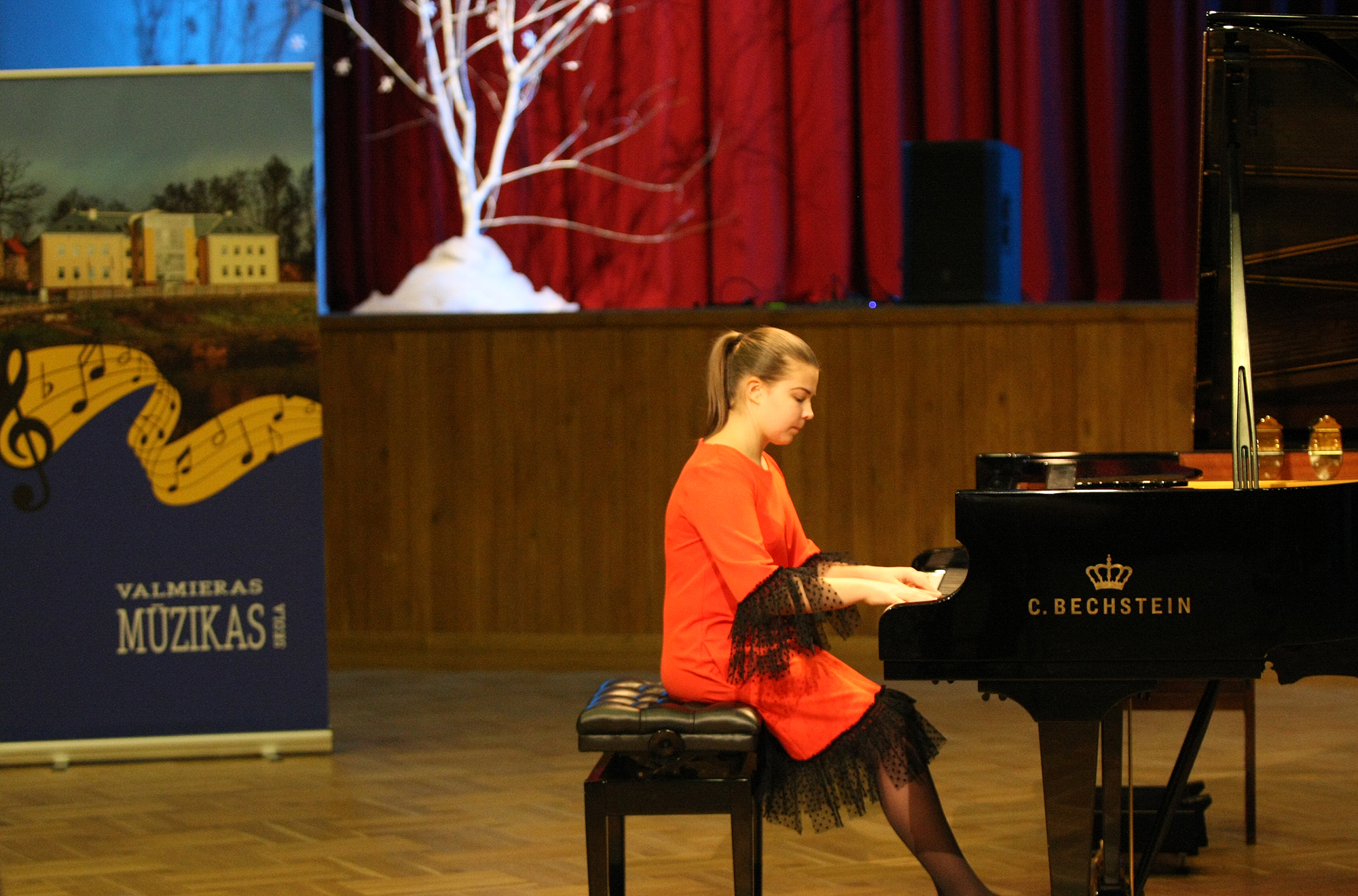Izskanējis jauno pianistu konkurss