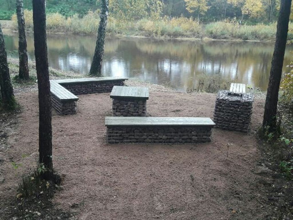 Izveidotas atpūtas vietas pie Gaujas Valmierā