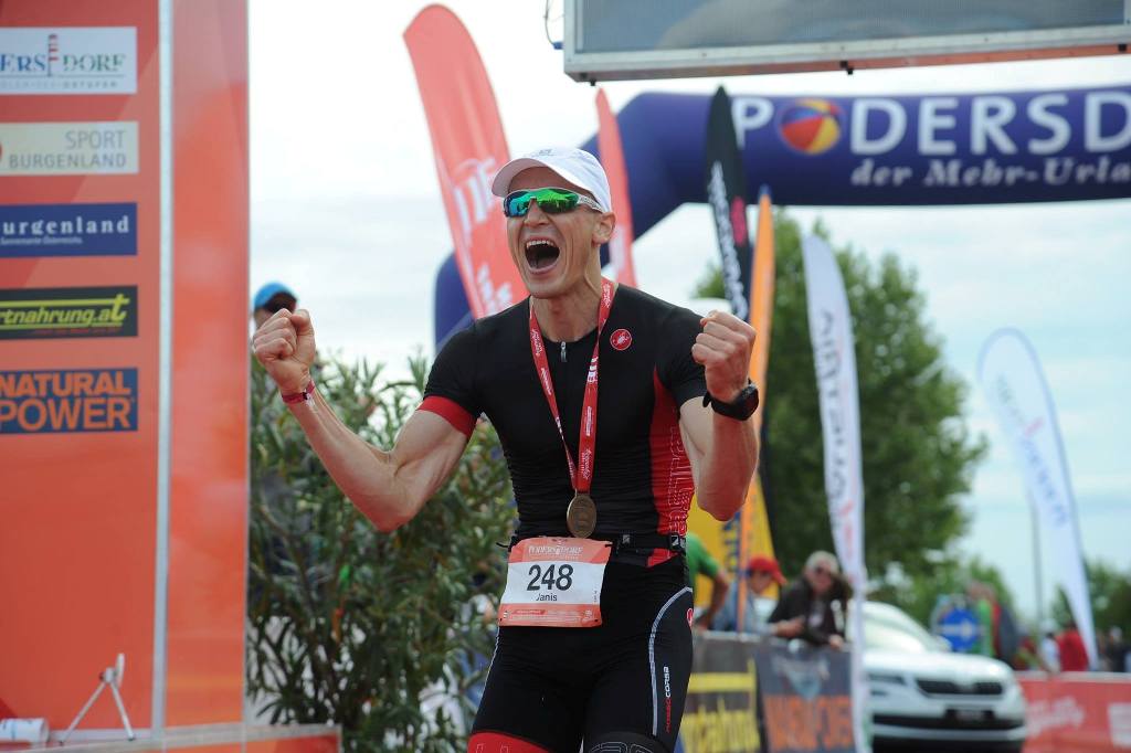 Jānis Melbārdis sestais Ironman sacensībās Austrijā