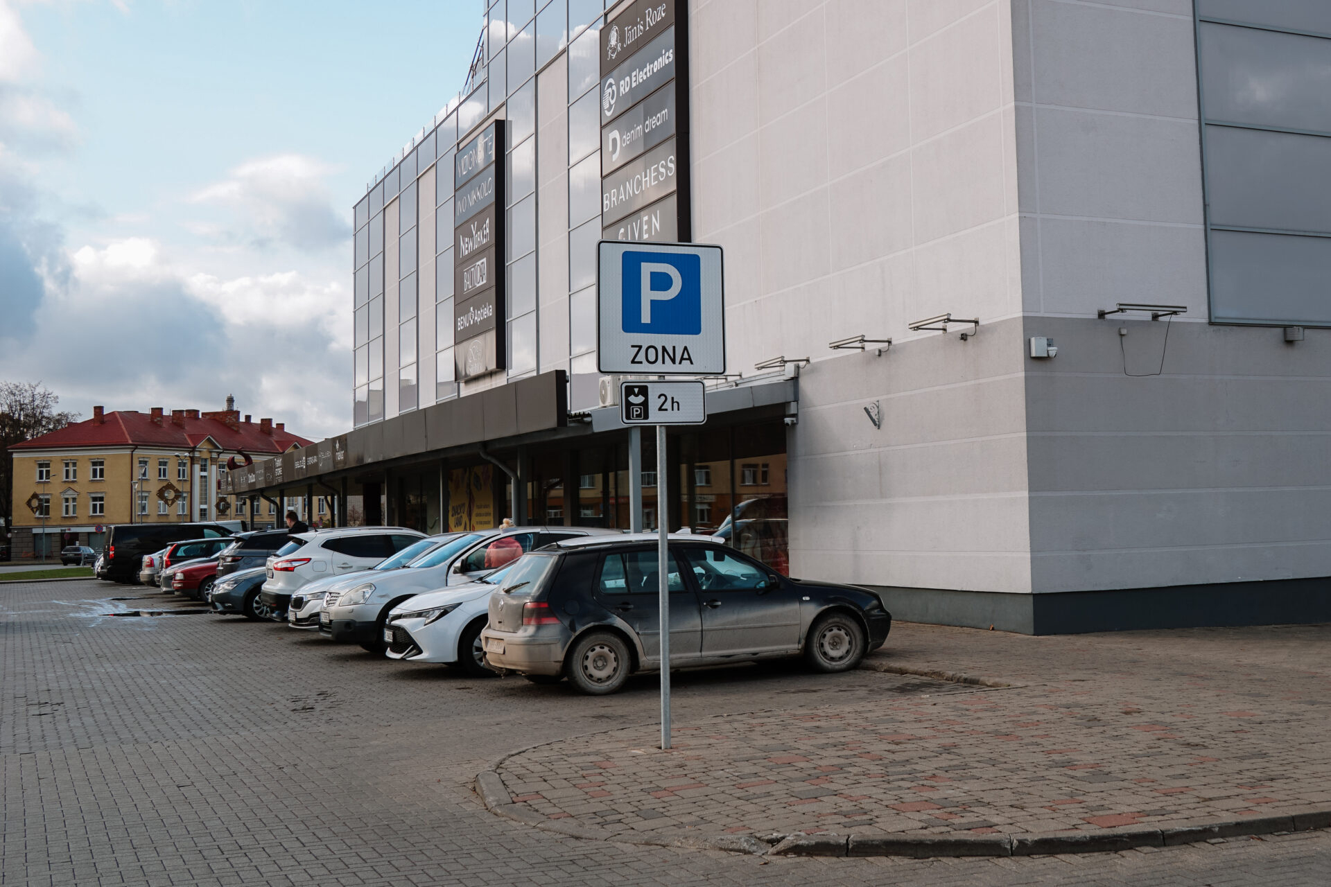 Jaunas ceļa zīmes Valmierā