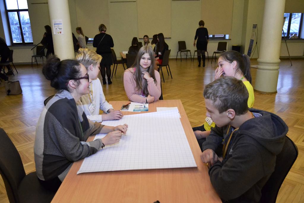 Jaunieši diskusijā ar politiķiem