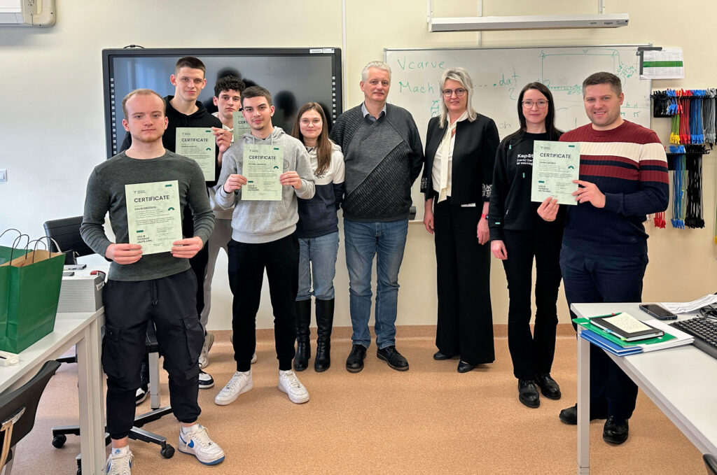 Jaunieši no Horvātijas Valmieras tehnikumā apguva CNC iestatītāja profesiju