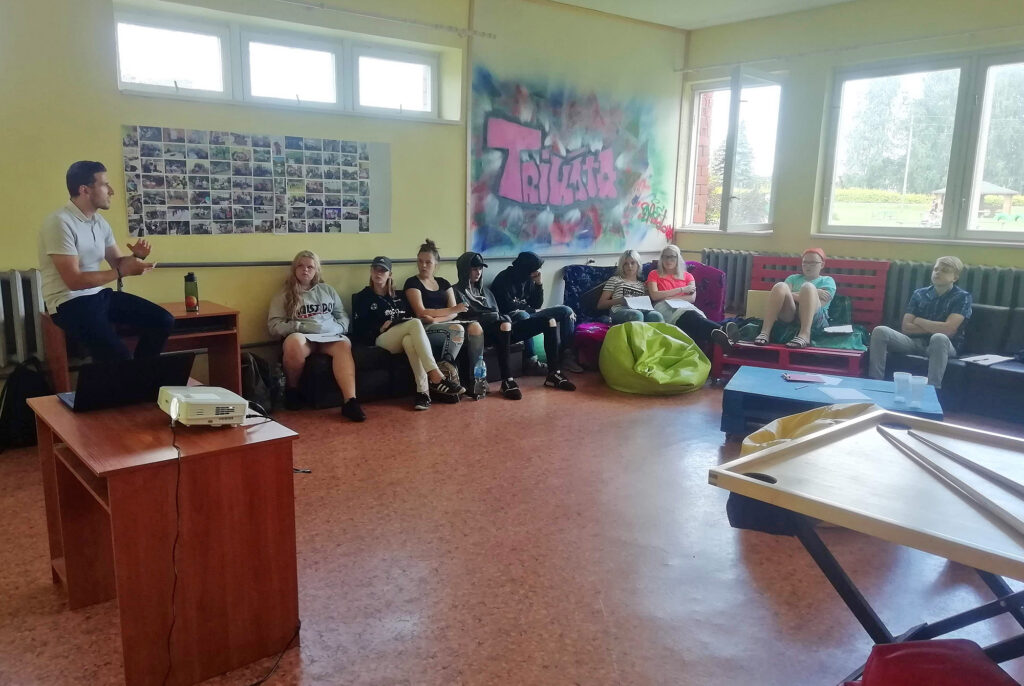 Jaunieši vasarā izglītojas