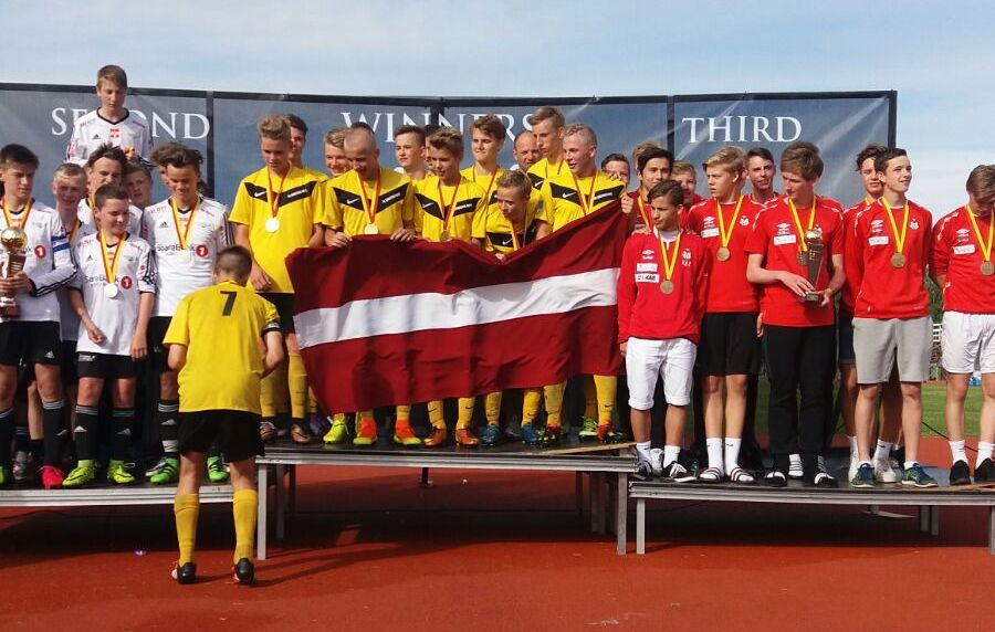 Jauno futbolistu sasniegumi Zviedrijā
