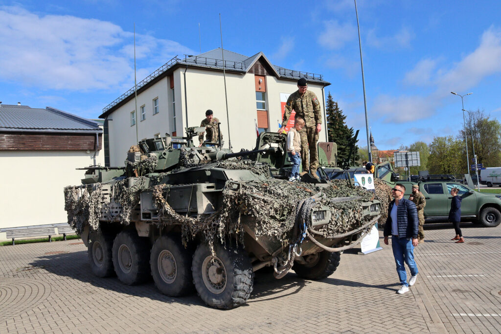Jaunos uzrunā Latvijas aizsardzībai