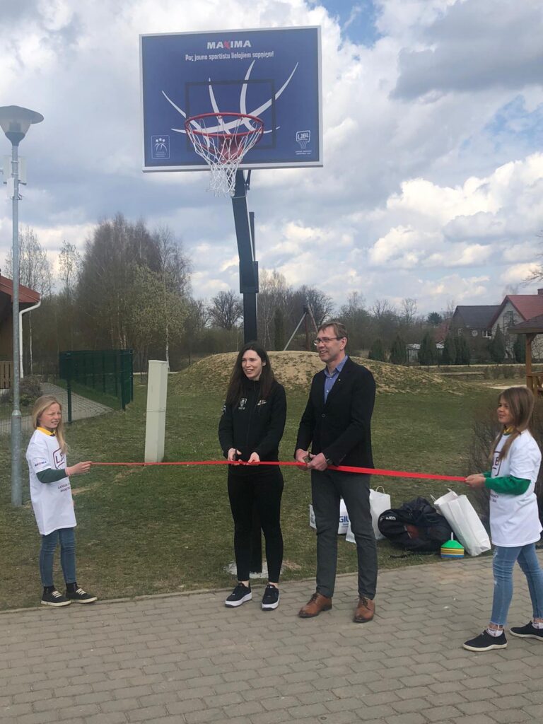 Jauns basketbola grozs Valmieras SOS ciematā