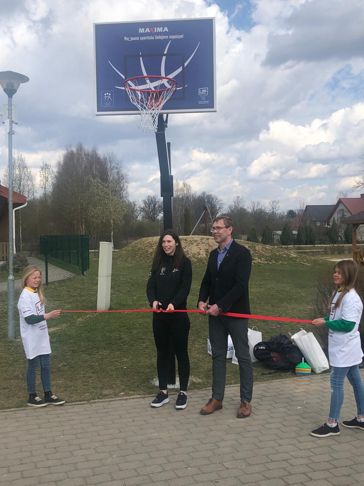 Jauns basketbola grozs Valmieras SOS ciematā
