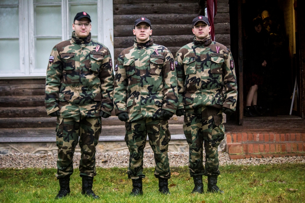 Jaunsardze puikas audzina par vīriem