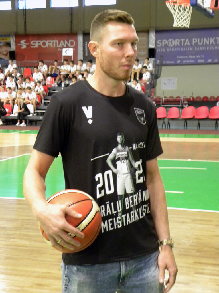 Joprojām ar domu par NBA