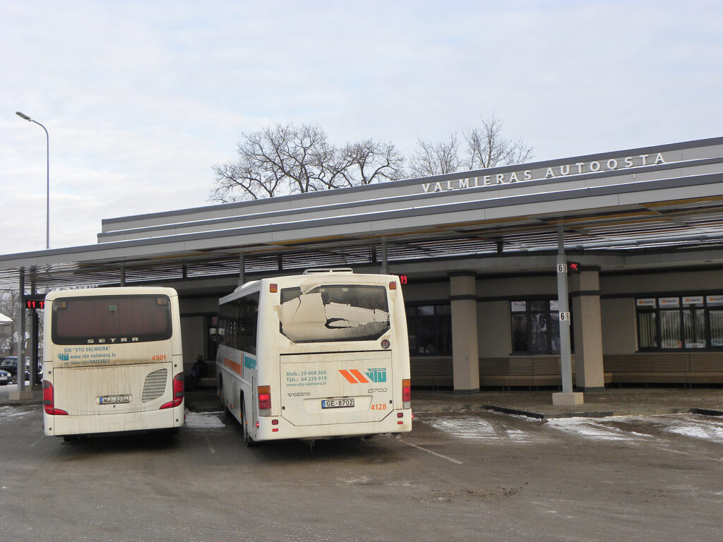 Juristu skaistumkonkurss turpinās