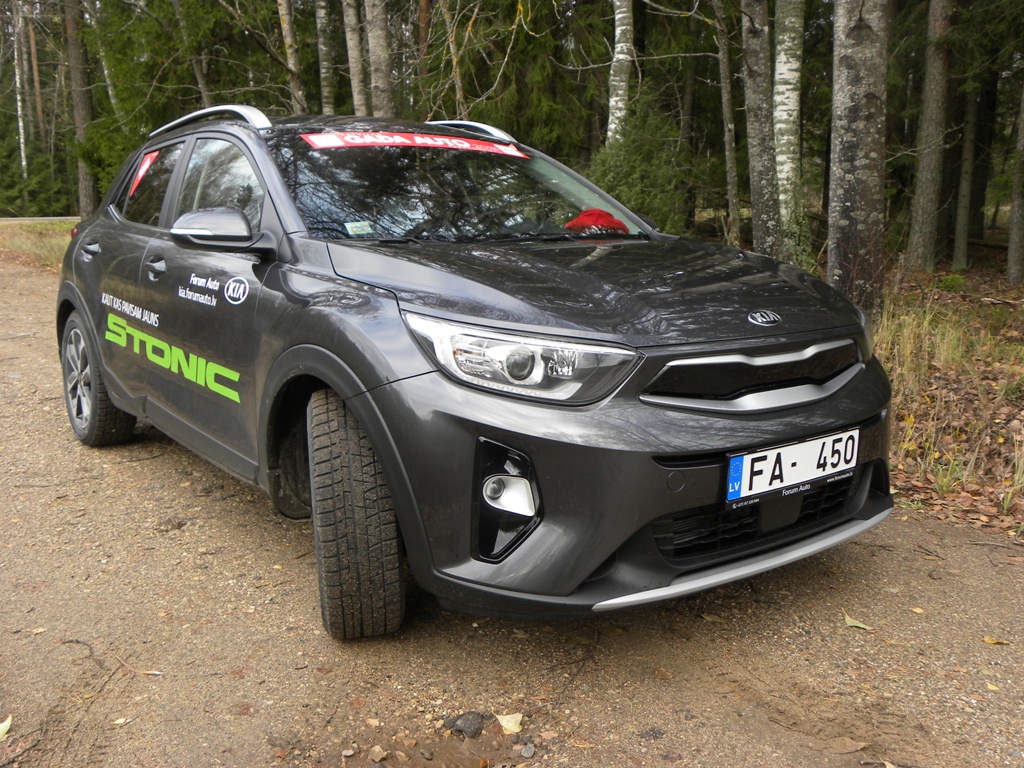 KIA Stonic — labs mazais auto ar dažām piebildēm