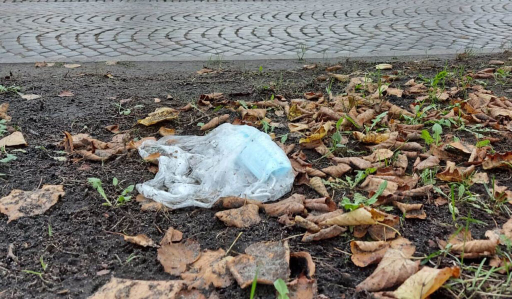 Kā pareizi rīkoties ar izlietotām sejas maskām