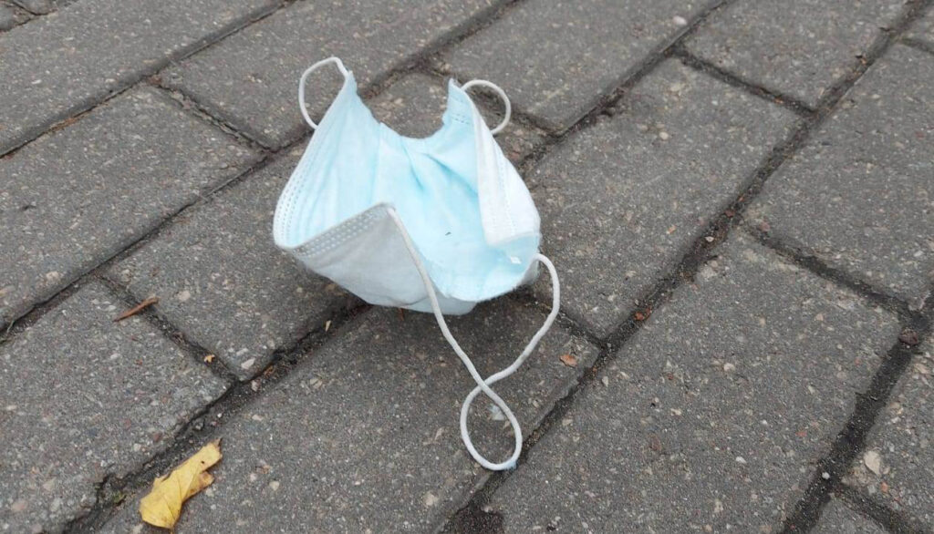 Kā pareizi rīkoties ar izlietotām  vienreizlietojamām medicīniskajām sejas maskām un respiratoriem