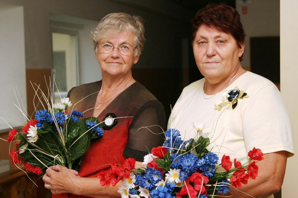 Kaimiņiene kaimiņienei — bez vārda runas