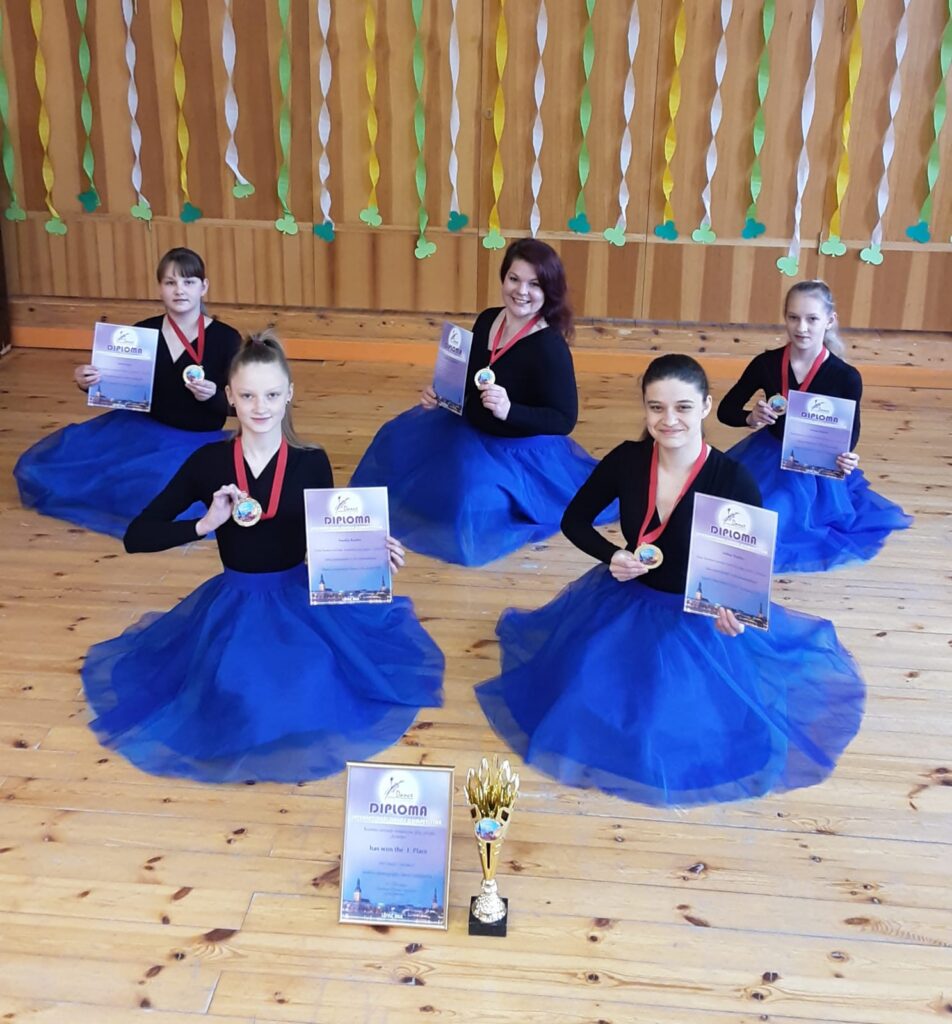 Kocēnu novada mūsdienu deju grupai “Estrelas” 1. vieta!