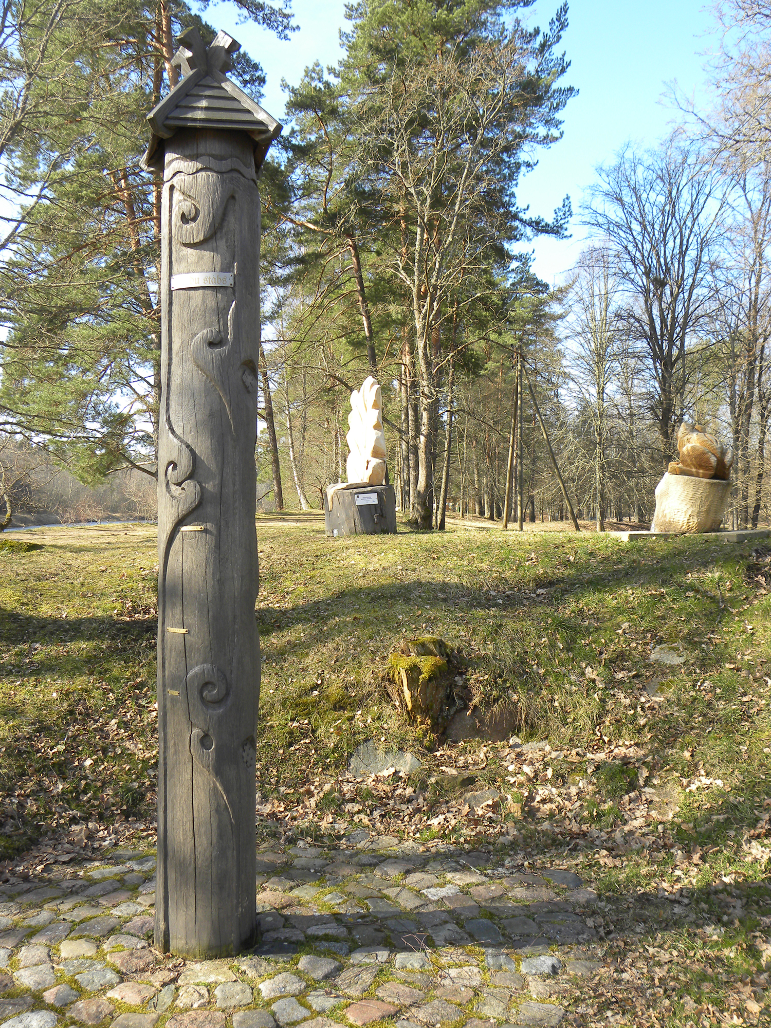 Koka skulptūru takā Strenčos