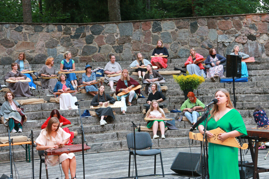Kokļu senatnīgais un mūsdienīgais skanējums