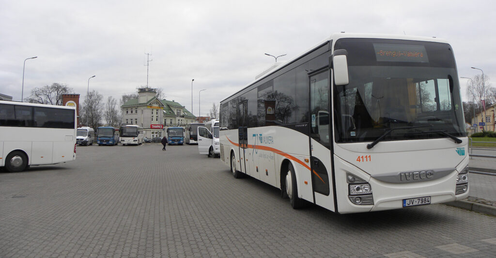 Konkurss turpinās