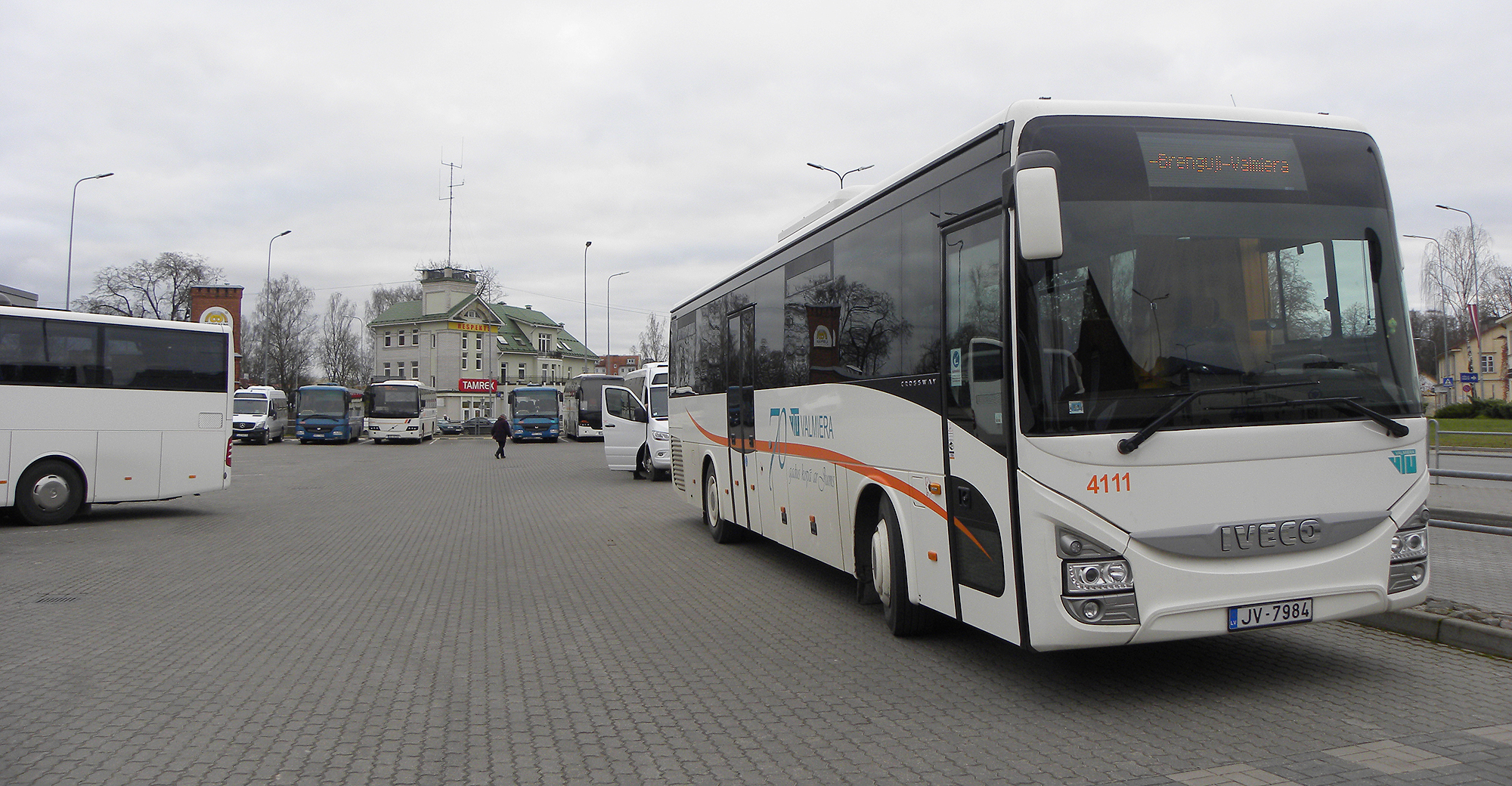 Konkurss turpinās