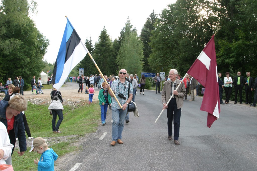 Ķoņu pagastā — Baltijas ceļā. Kopā