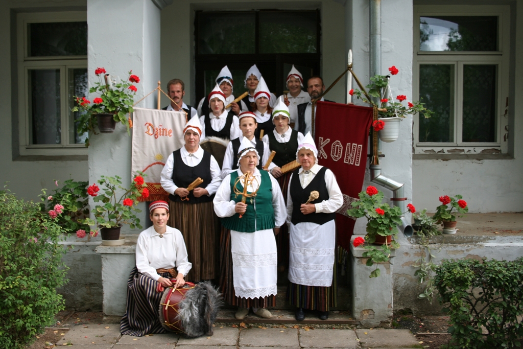 Ķoņu pagasta folkloras kopai Dzīne — 15