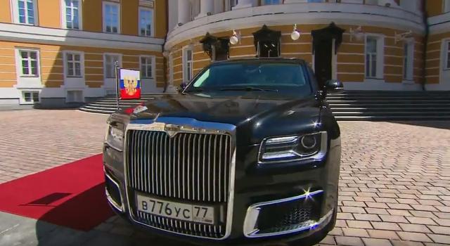 Krievijas cars pārsēžas pašmāju vāģī