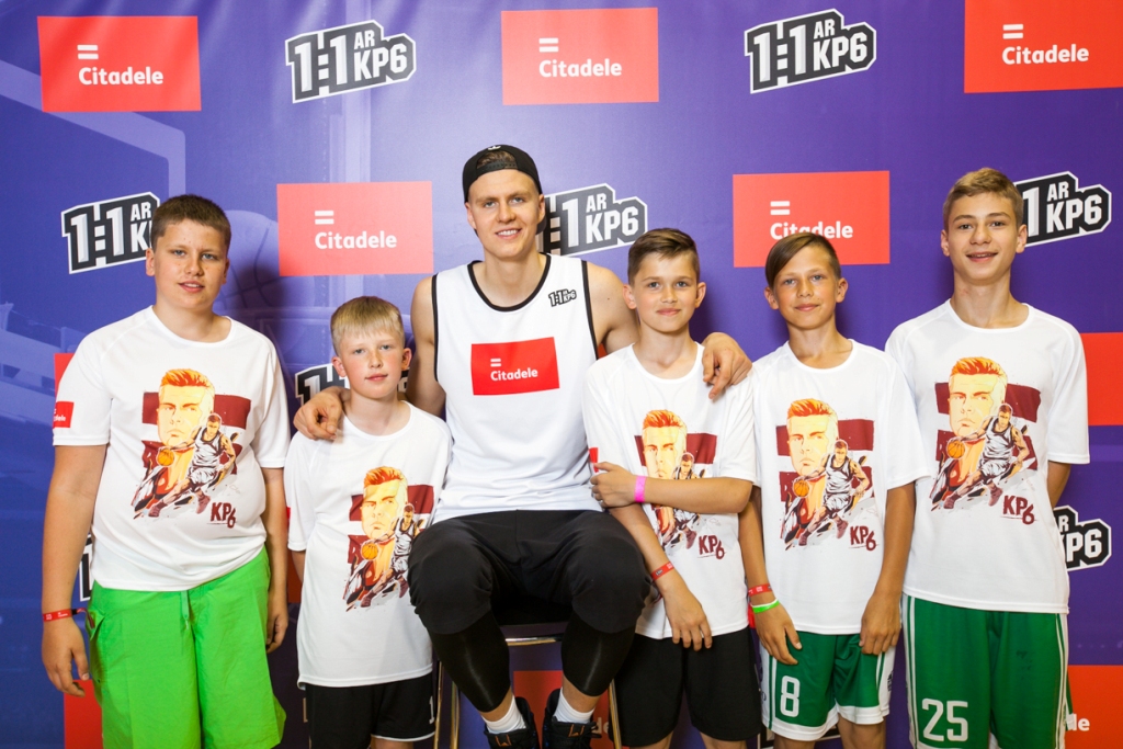 Kristaps Porziņģis iedvesmo jaunos Valmieras basketbolistus