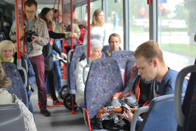 Kursēs muzikālie autobusi