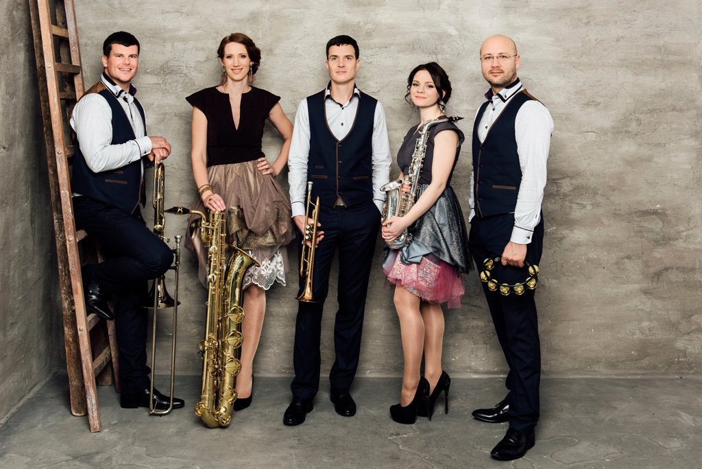 Kvintets The Sparkling 5 un ērģelniece Ilze Reine ielūdz uz koncertu Vēja galoda