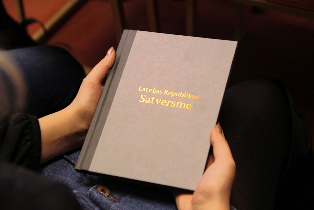 LR Satversmes tiesas pārstāvji viesojas Valmieras Viestura vidusskolā