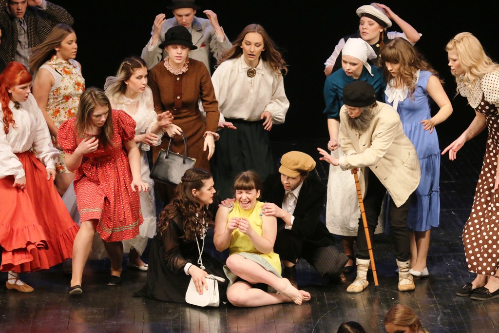 Latviešu dramaturgu darbu cildināšana uz teātra skatuves