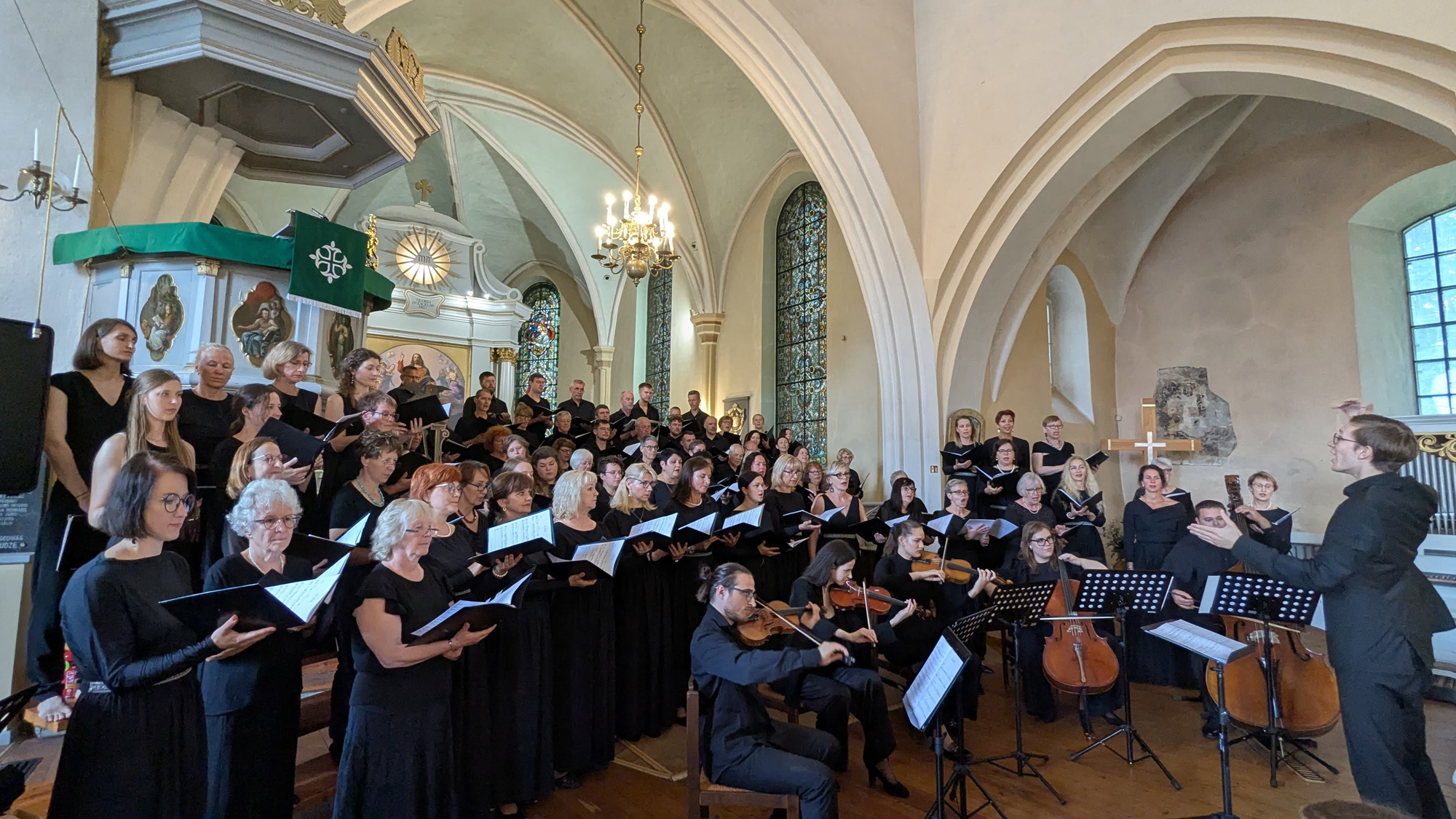 Latviešu, vāciešu, latīņu un mūzikas valodā