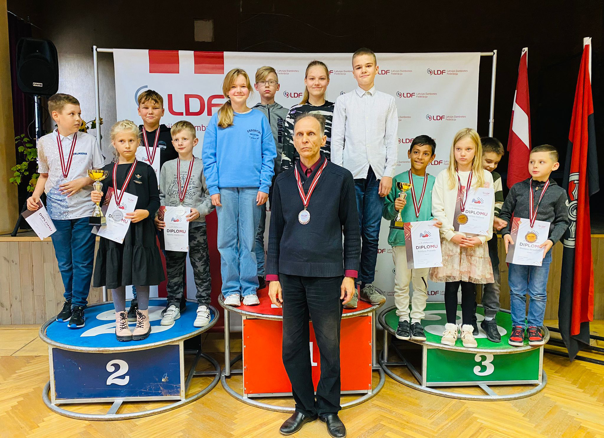 Latvijas komandu čempionātā dambretē