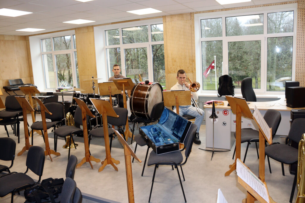 Lepni attīsta talantus