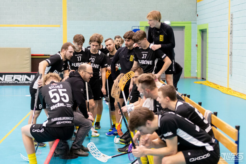 Līderi pieveic čempionus
