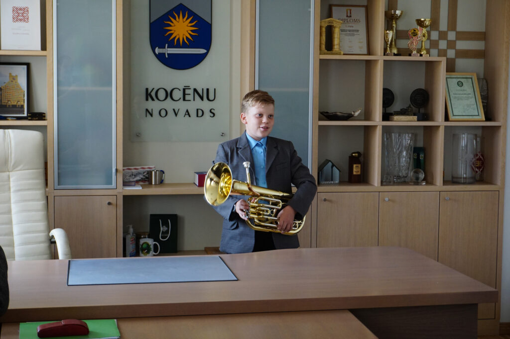 Lūgšanu brokastīs saziedotie līdzekļi ļauj dāvināt  jau otro mūzikas instrumentu