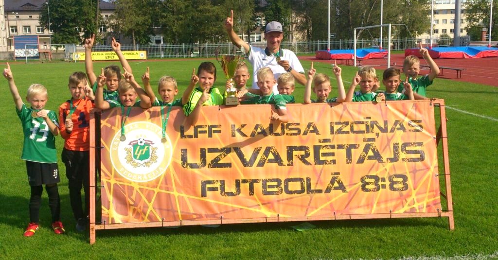 Mazo futbolistu lielais triumfs