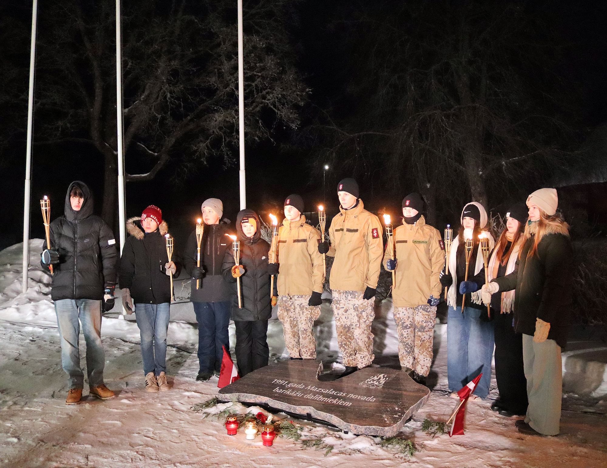 Mazsalacā atklāj piemiņas plāksni «Barikādēm 35»