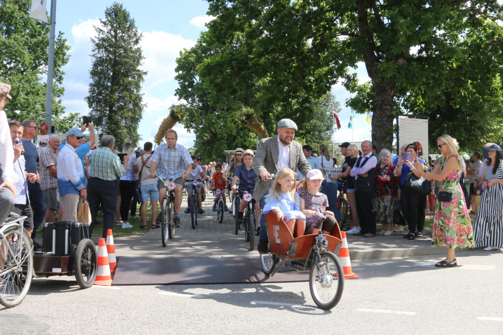 Mazsalacai 95 – Ērenpreisam 132