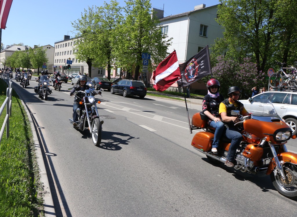 Motoriem rūcot, atklāj motosezonu