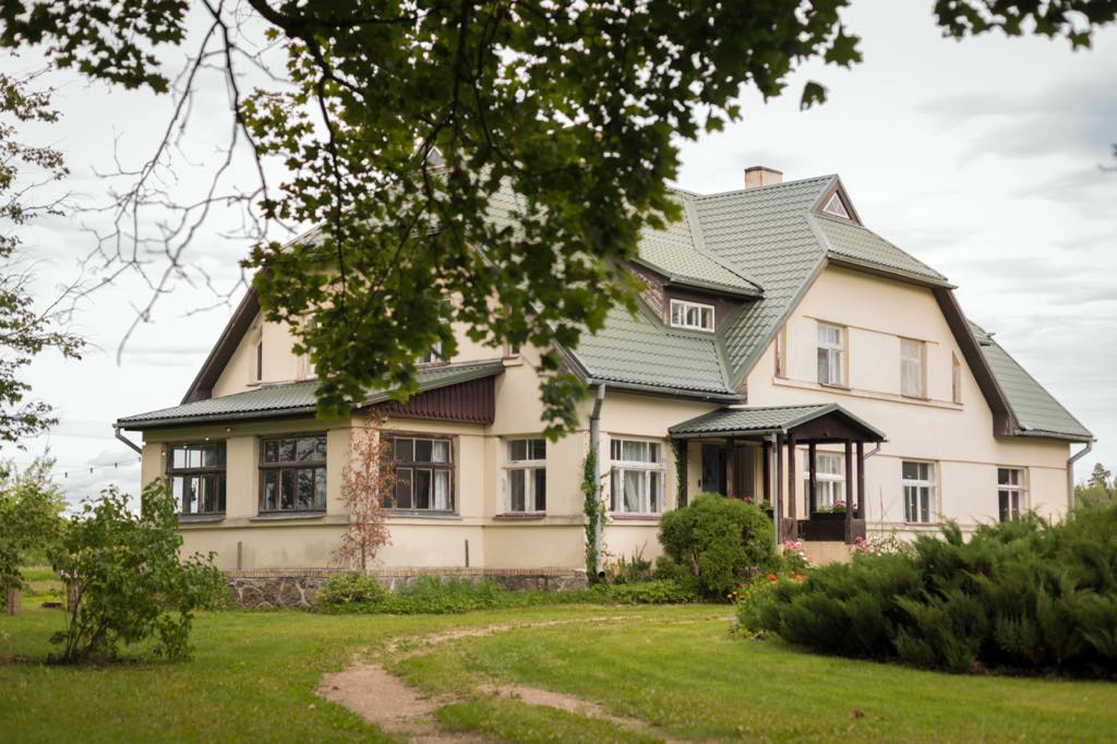 Muižu tīkla tikšanās – Jāņa Endzelīna dzimtas mājās «Mičkēni»