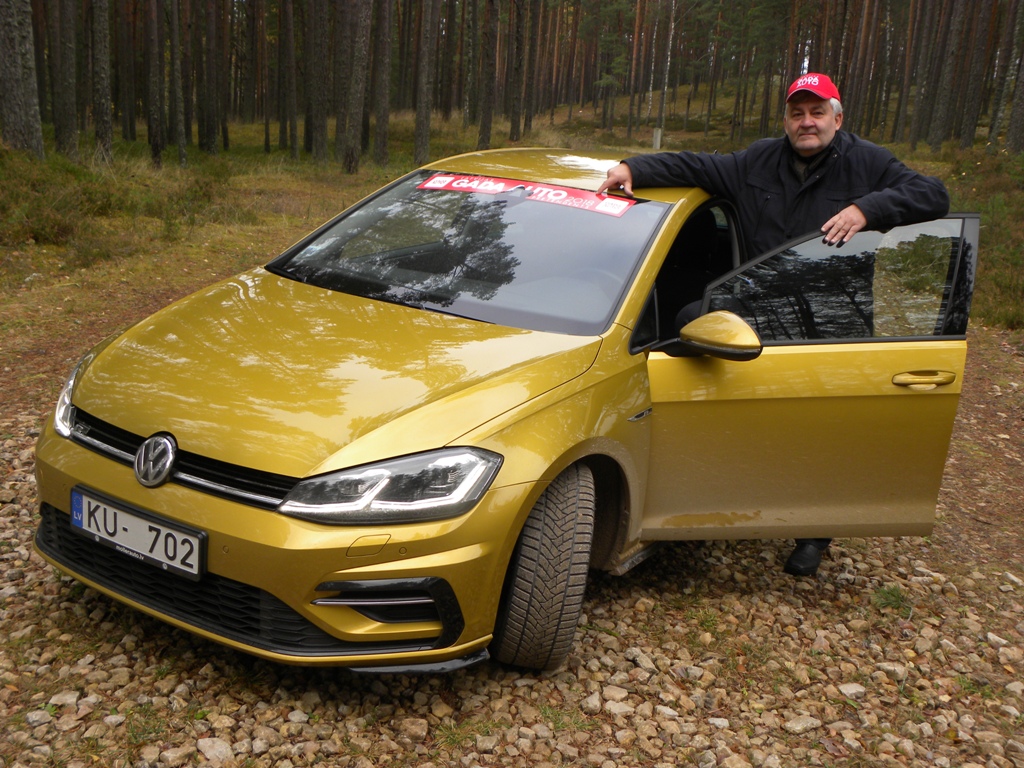 Nāk golfiņš pēc golfiņa